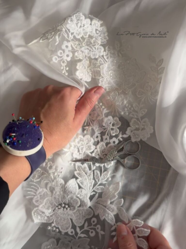 Essayage chaleureux et création d'une robe de mariée sur mesure • Atelier Pézenas Hérault