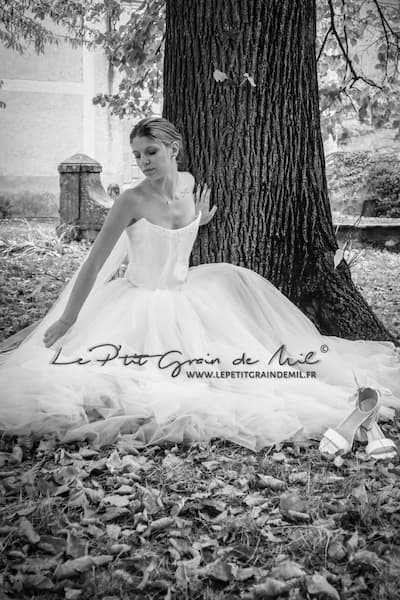 Robe de mariée bustier en tulle volumineuse sur mesure • Atelier Pézenas Hérault